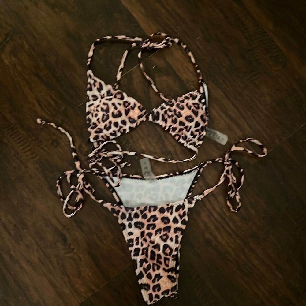 SHEIN xs bathing suit never worn !!!